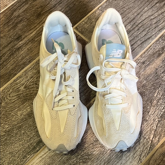 New Balance Shoes - NWOT New Balance 327